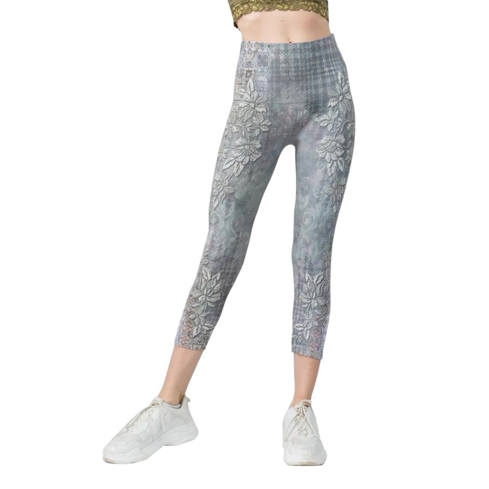New! M Rena Beautiful Summer Sublimation Printed Capri Leggings